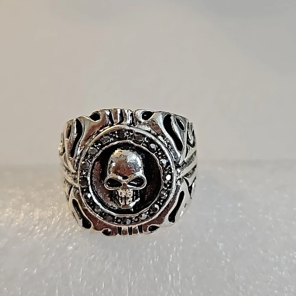 PIRATE SKULL W/ Rhinestones Size 14 Silvertone Ring